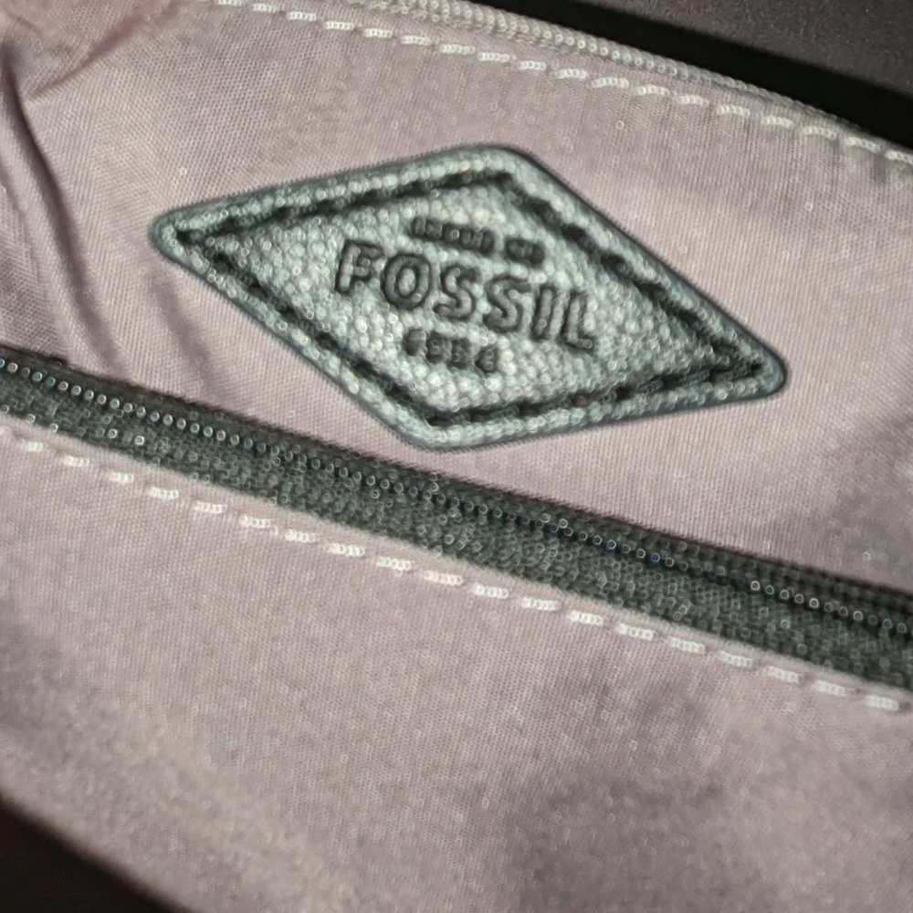 Fossil women's Jasmine flap crossbody bag.